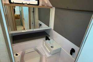 2024 Axopar 45 XC Cross Cabin thumbnail 31