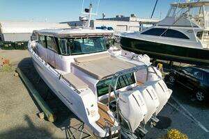2024 Axopar 45 XC Cross Cabin thumbnail 5