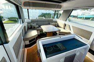 2024 Axopar 45 XC Cross Cabin thumbnail 9