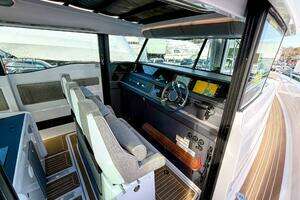 2024 Axopar 45 XC Cross Cabin thumbnail 15