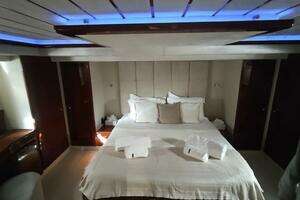 2002 Ferretti Yachts 720 thumbnail 14