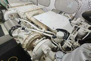 2002 Ferretti Yachts 720 thumbnail 26