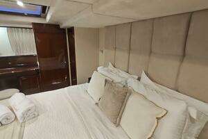 2002 Ferretti Yachts 720 thumbnail 8