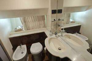 2002 Ferretti Yachts 720 thumbnail 28