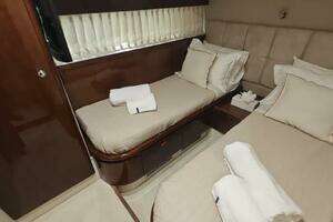 2002 Ferretti Yachts 720 thumbnail 23