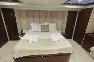 2002 Ferretti Yachts 720 thumbnail 30