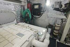 2002 Ferretti Yachts 720 thumbnail 18