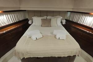 74FT (22.66M) FERRETTI YACHTS