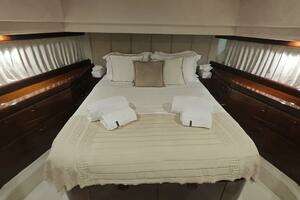 2002 Ferretti Yachts 720 thumbnail 9