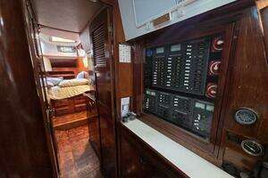 1985 Endeavour 51 thumbnail 16