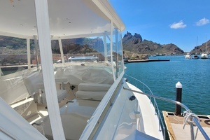 1989 Offshore Yachts 48 Sedan thumbnail 12