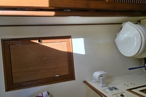 1989 Offshore Yachts 48 Sedan thumbnail 24