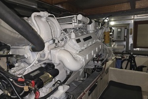 1989 Offshore Yachts 48 Sedan thumbnail 33