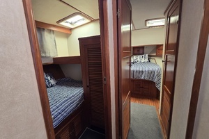 1989 Offshore Yachts 48 Sedan thumbnail 17