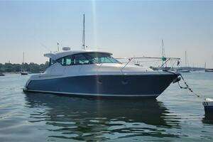 2017 Tiara Yachts C39 Coupe thumbnail 4