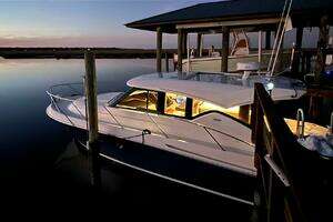 2017 Tiara Yachts C39 Coupe thumbnail 5