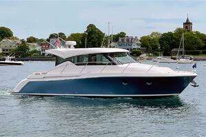 2017 Tiara Yachts C39 Coupe thumbnail 2