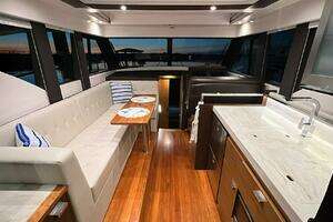 2017 Tiara Yachts C39 Coupe thumbnail 9
