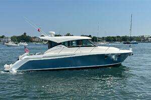 2017 Tiara Yachts C39 Coupe thumbnail 3