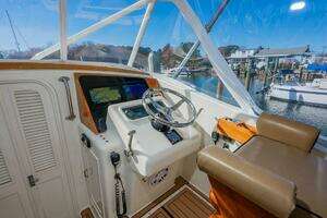 1987 Custom Carolina Island Boatworks 34 Express thumbnail 18