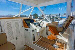 1987 Custom Carolina Island Boatworks 34 Express thumbnail 17