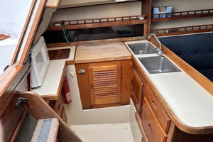 1981 Catalina 30 thumbnail 5