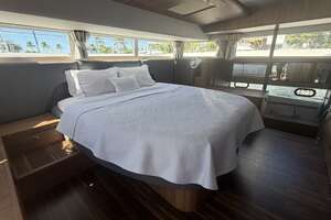 2025 Aquila 54 ENCLOSED BRIDGE thumbnail 47