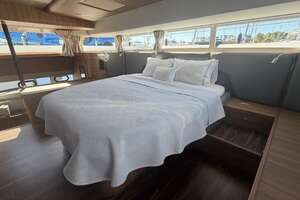 2025 Aquila 54 ENCLOSED BRIDGE thumbnail 49