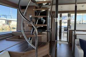 2025 Aquila 54 ENCLOSED BRIDGE thumbnail 28