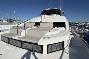2025 Aquila 54 ENCLOSED BRIDGE thumbnail 2