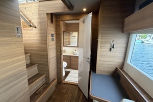 2025 Aquila 54 ENCLOSED BRIDGE thumbnail 95