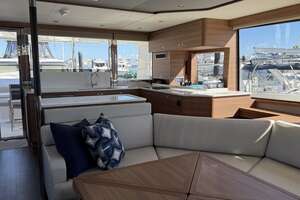 2025 Aquila 54 ENCLOSED BRIDGE thumbnail 32