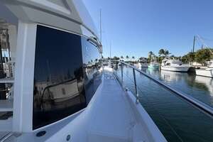 2025 Aquila 54 ENCLOSED BRIDGE thumbnail 19