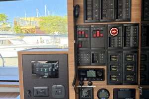2025 Aquila 54 ENCLOSED BRIDGE thumbnail 33