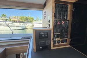 2025 Aquila 54 ENCLOSED BRIDGE thumbnail 35