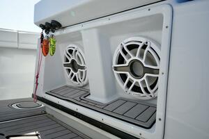 Yellowfin 32 Luhn 32- Center Console Speakers
