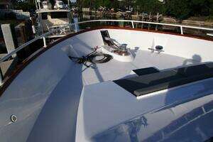 1990 Viking Cockpit Motor Yacht thumbnail 38