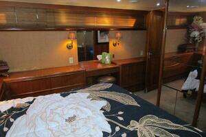 1990 Viking Cockpit Motor Yacht thumbnail 22