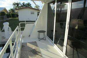 1990 Viking Cockpit Motor Yacht thumbnail 42