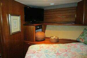 1990 Viking Cockpit Motor Yacht thumbnail 30