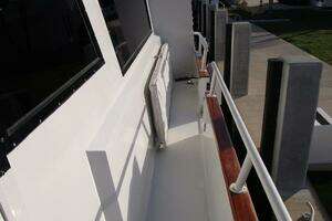 1990 Viking Cockpit Motor Yacht thumbnail 41