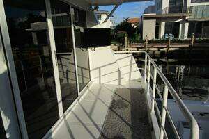 1990 Viking Cockpit Motor Yacht thumbnail 43