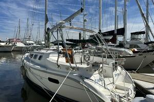 Just Enough 29ft Hunter Yacht For Sale