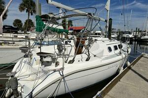Just Enough 29ft Hunter Yacht For Sale
