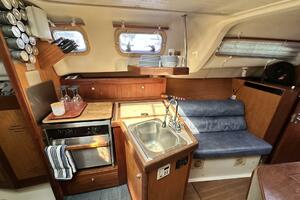 Just Enough 29ft Hunter Yacht For Sale