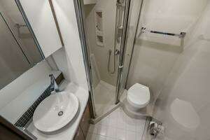 2014 Cruisers Yachts thumbnail 13