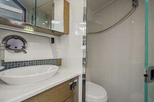2014 Cruisers Yachts thumbnail 26
