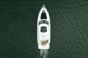 2014 Cruisers Yachts thumbnail 2