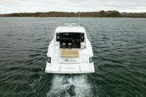 2014 Cruisers Yachts thumbnail 5