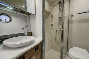2014 Cruisers Yachts thumbnail 18
